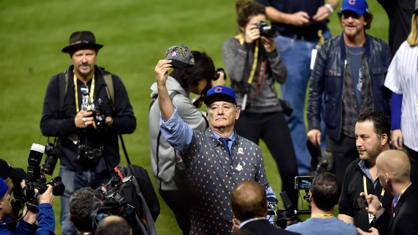 Bill Murray celebrando el triunfo del Los Cubs en las Series Mundiales Bill Murray celebrando el triunfo del Los Cubs en las Series Mundiales