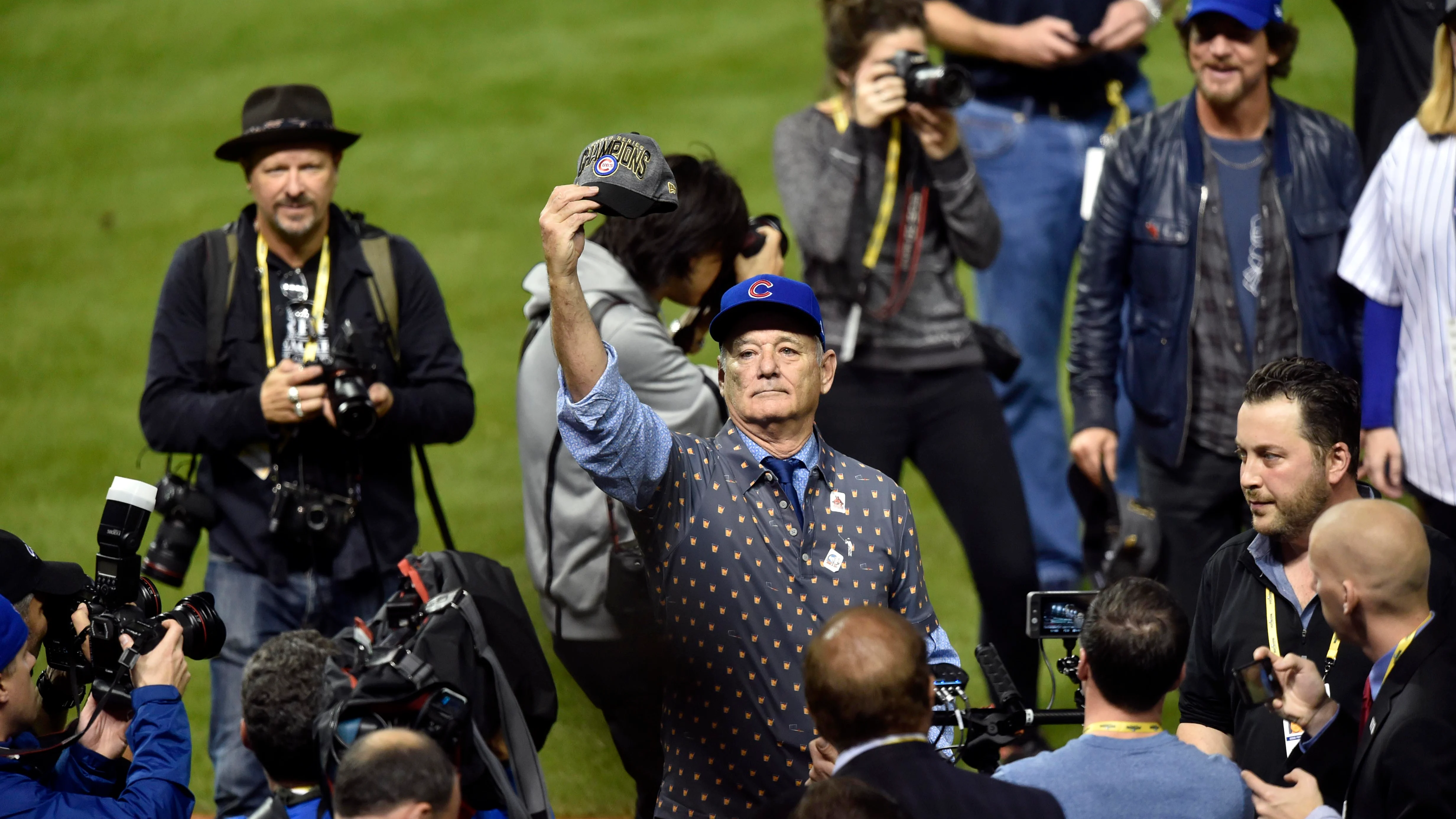 Bill Murray celebrando el triunfo del Los Cubs en las Series Mundiales 