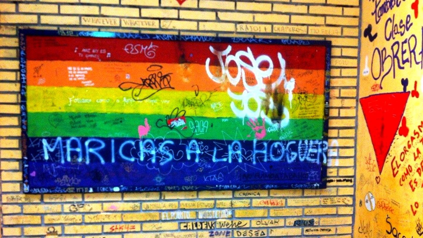 Pintada hom&oacute;foba en la Complutense