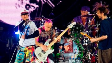 Los Red Hot Chili Peppers durante un concierto