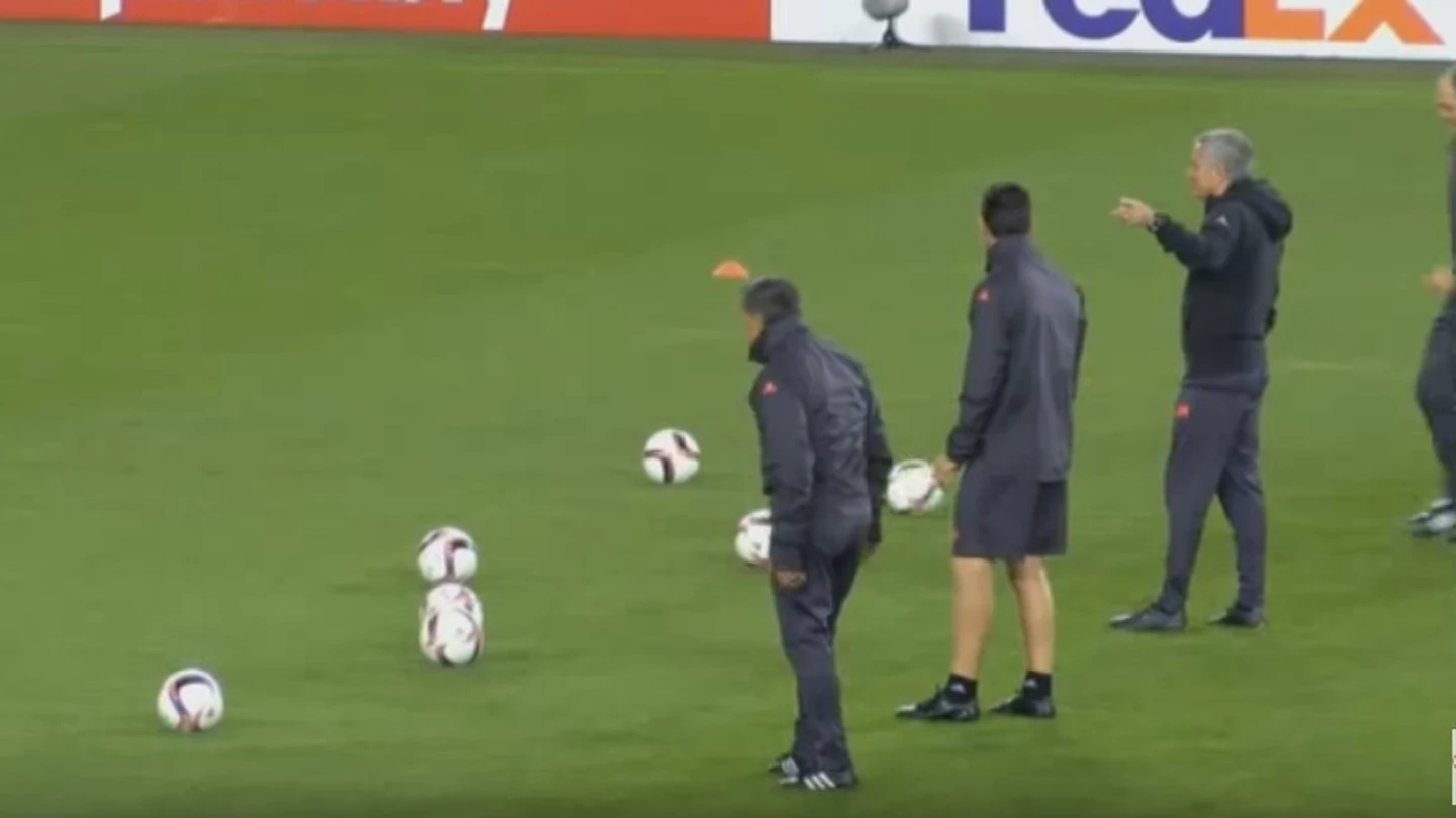 Mourinho prueba con el reto del larguero Mourinho prueba con el reto del larguero
