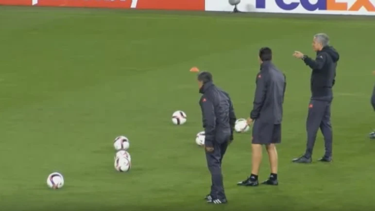 Mourinho prueba con el reto del larguero 
