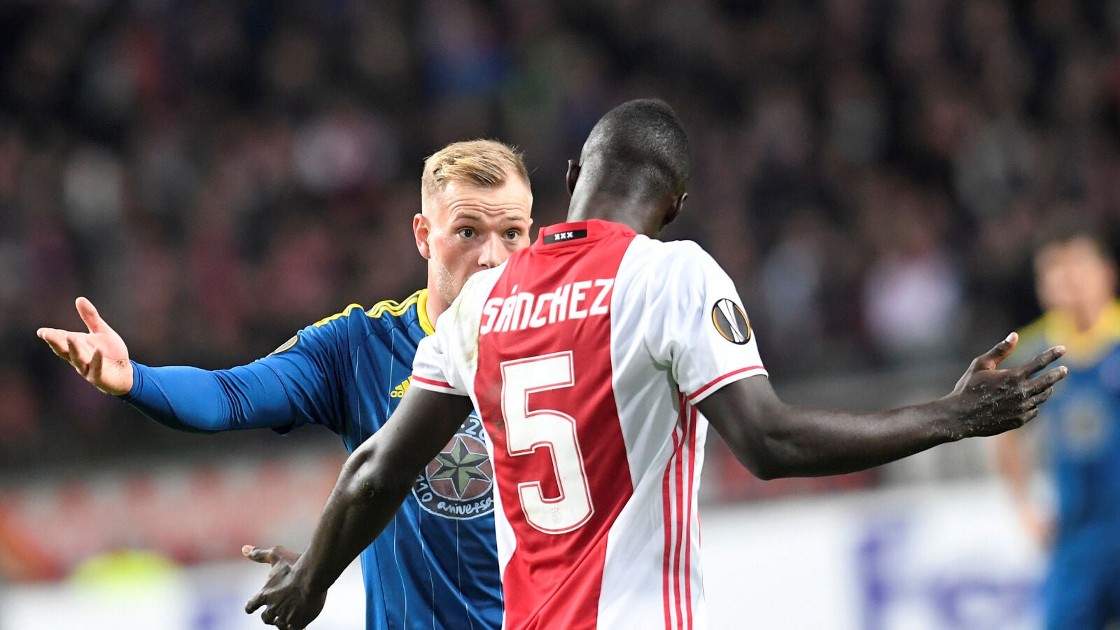 S&aacute;nchez se encara con Guidetti en el Ajax-Celta