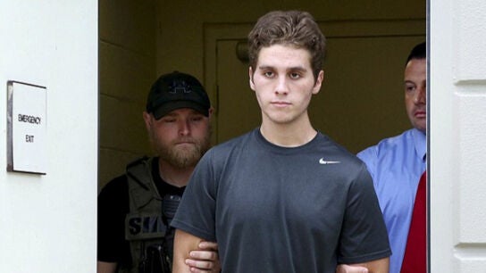 El joven detenido tras asesinar a una pareja y comer parte de su rostro