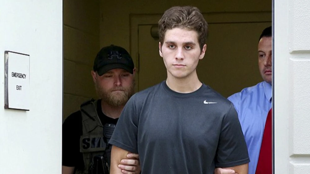 El joven detenido tras asesinar a una pareja y comer parte de su rostro El joven detenido tras asesinar a una pareja y comer parte de su rostro