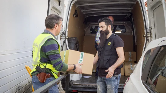 La Guardia Civil se lleva una veintena de cajas "repletas de documentos de "la sede regional de UPA-UCE de Extremadura La Guardia Civil se lleva una veintena de cajas "repletas de documentos" de la sede regional de UPA-UCE de Extremadura