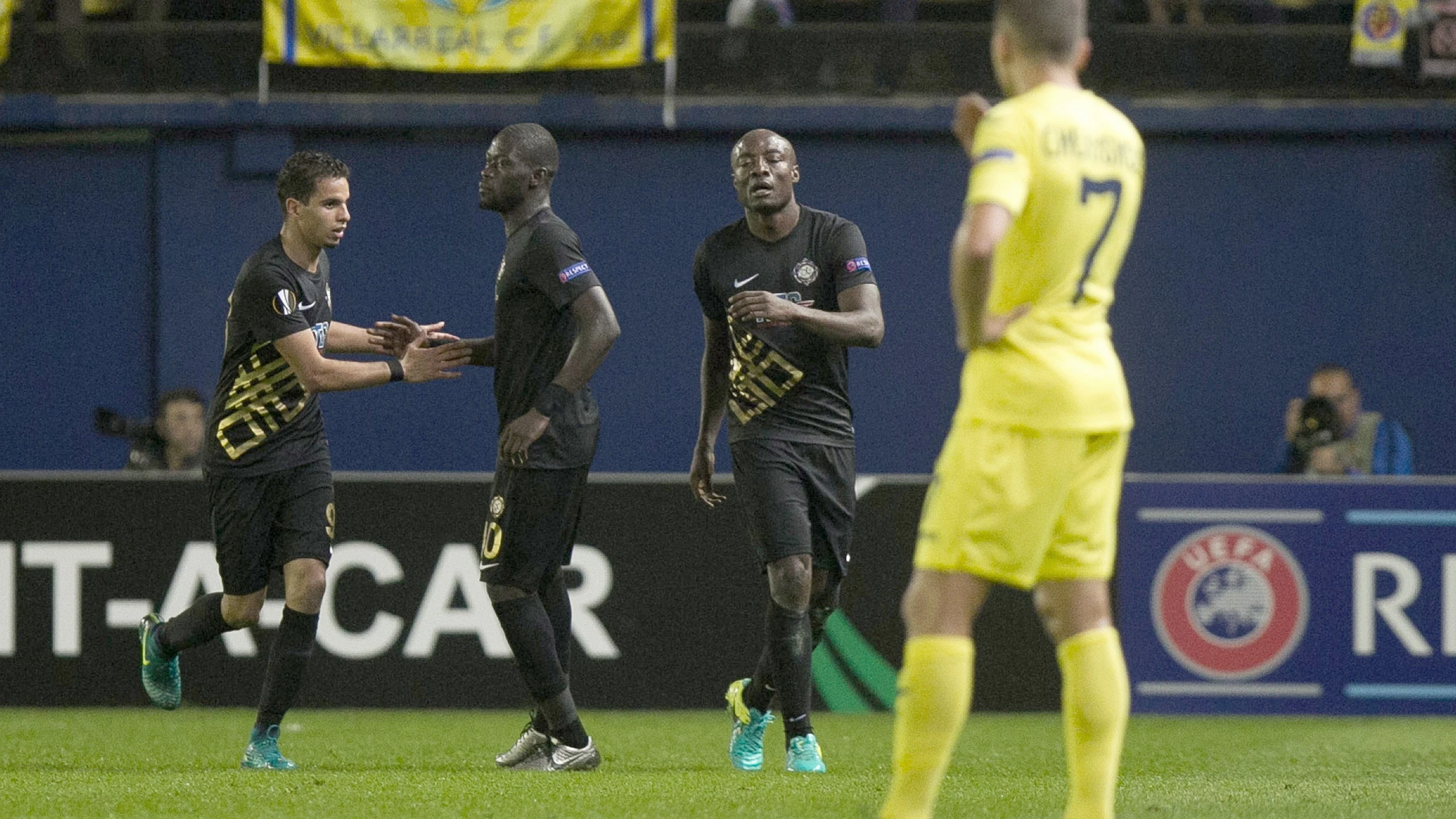 Los jugadores del Osmanlispor celebran un gol en El Madrigal
