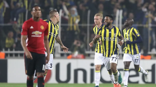 El Fenerbahçe derrota al United de Mou en Europa League El Fenerbahçe derrota al United de Mou en Europa League
