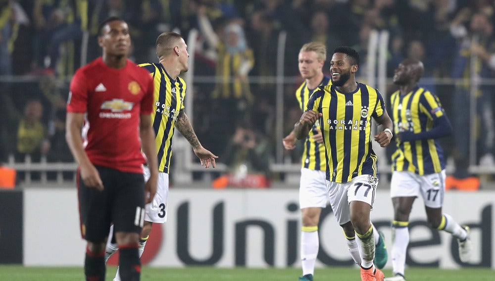 El Fenerbahçe derrota al United de Mou en Europa League