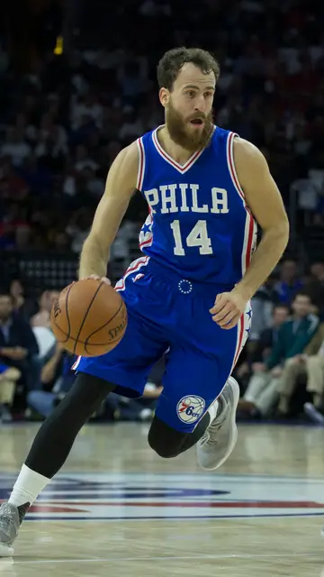 Sergio Rodríguez conduce el balón en un partido con Philadelphia Sergio Rodríguez conduce el balón en un partido con Philadelphia