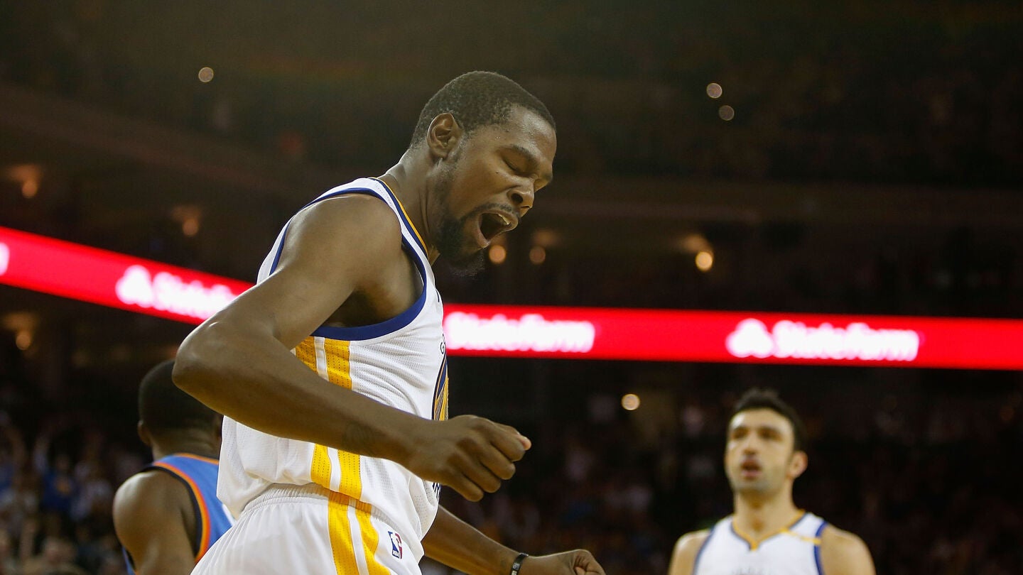 Kevin Durant celebra un punto con los Golden State Warriors