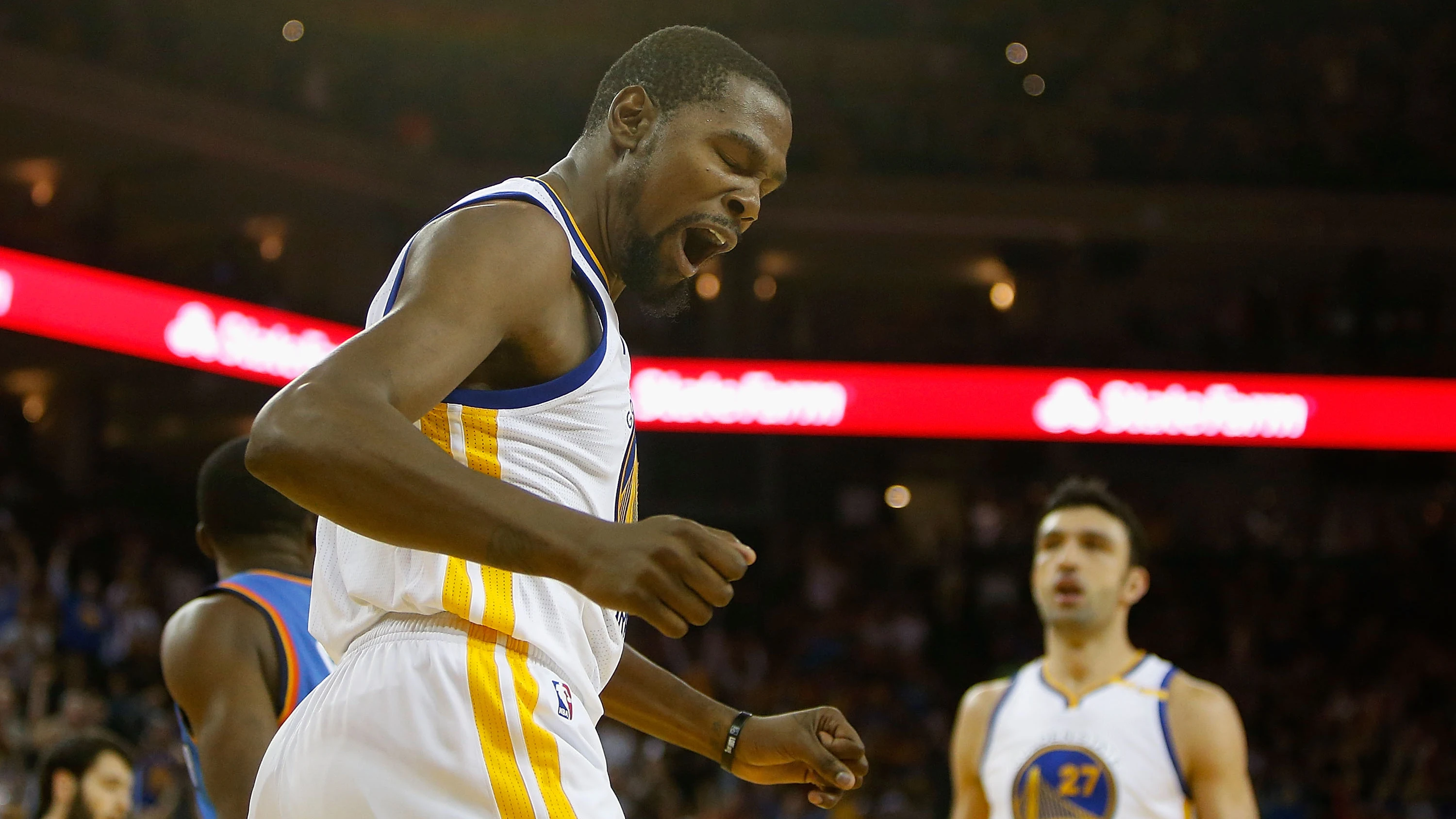 Kevin Durant celebra un punto con los Golden State Warriors