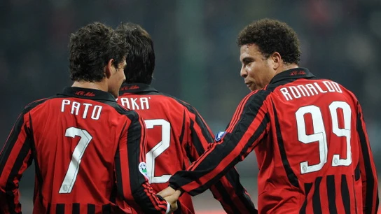 Ronaldo y Pato celebran un gol durante su etapa en el Milan Ronaldo y Pato celebran un gol durante su etapa en el Milan