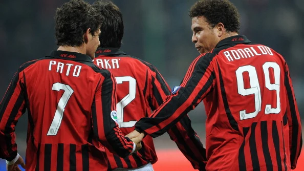 Ronaldo y Pato celebran un gol durante su etapa en el Milan