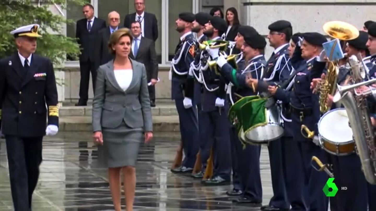 Cospedal pasando revista a las tropas