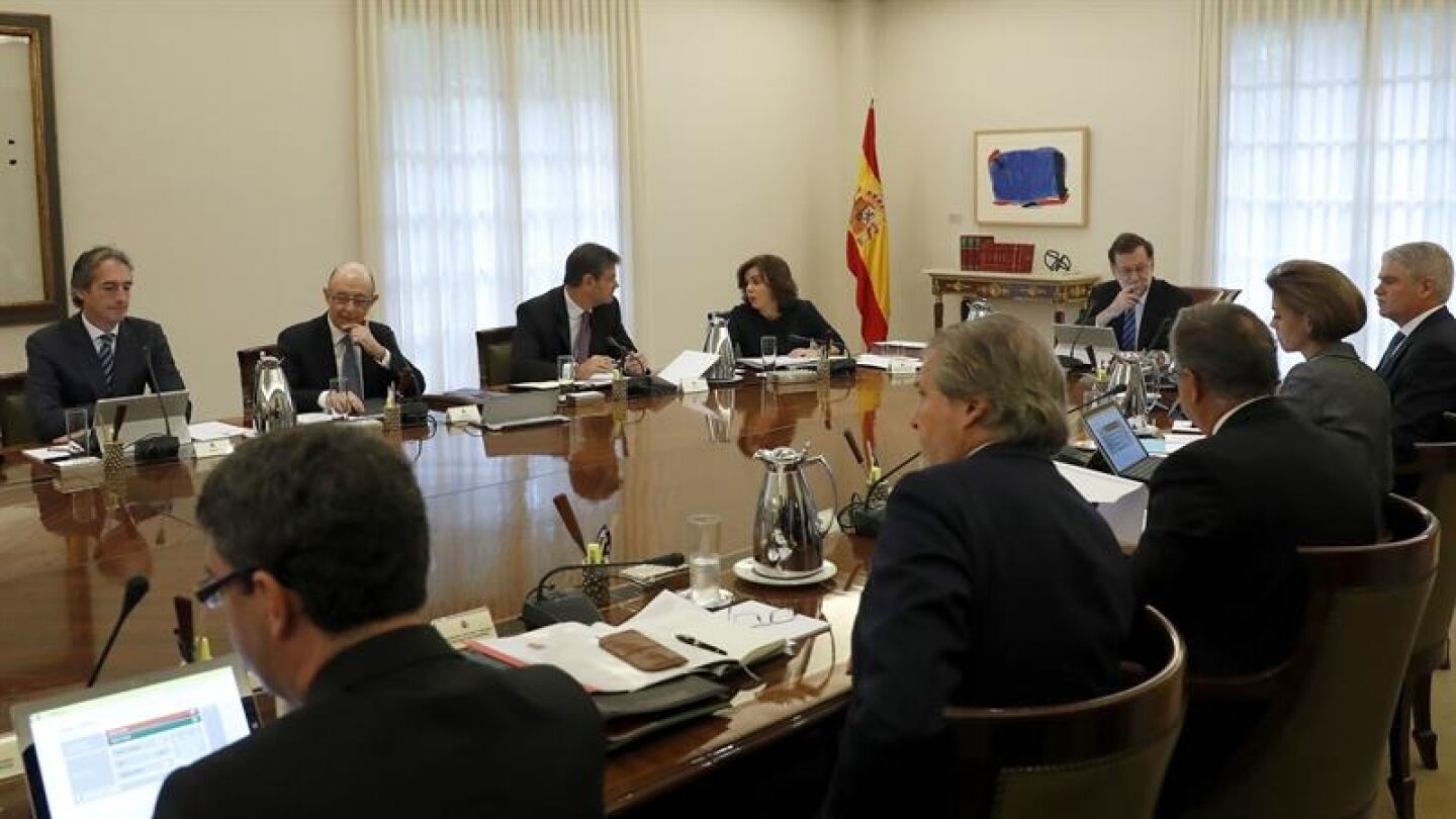 Rajoy preside el primer Consejo de Ministros con su nuevo Gobierno