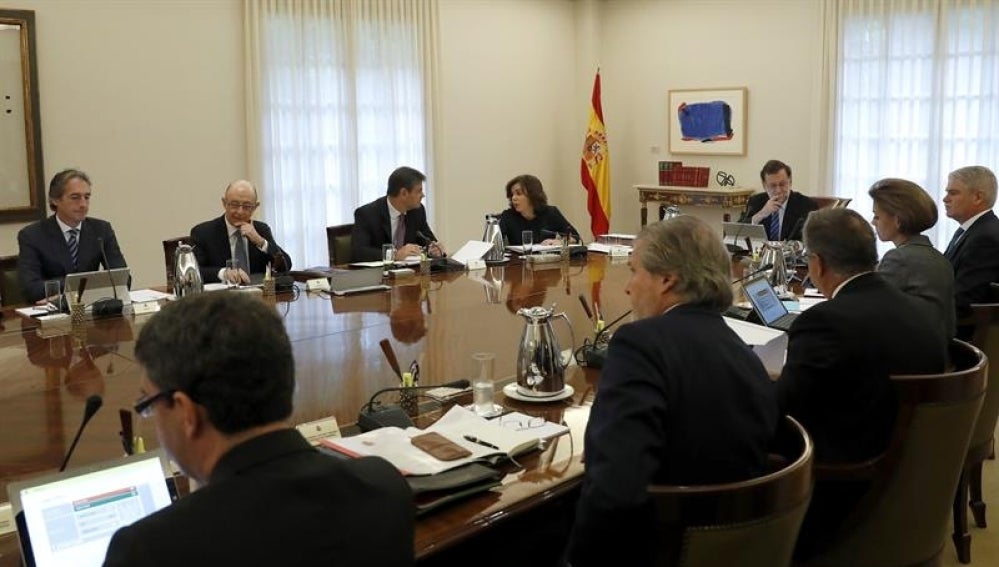 Rajoy preside el primer Consejo de Ministros con su nuevo Gobierno