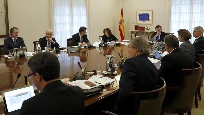 Rajoy preside el primer Consejo de Ministros con su nuevo Gobierno