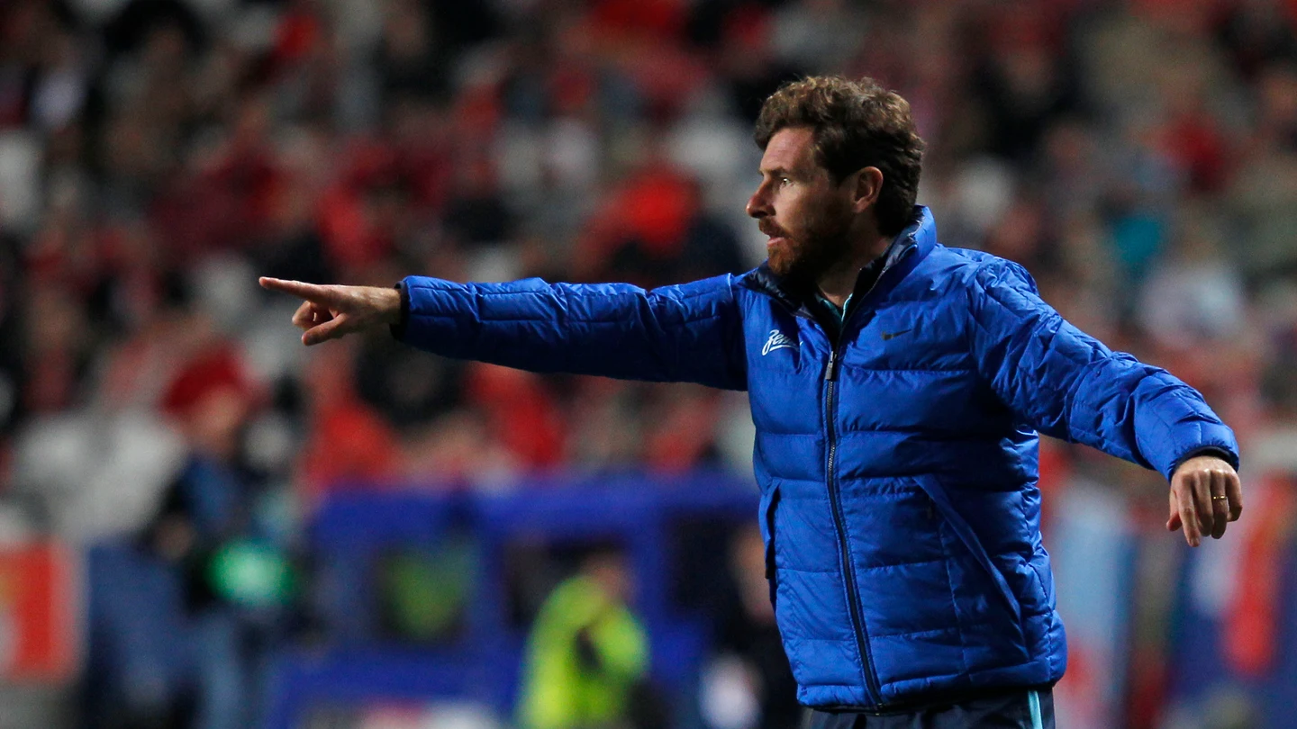 Villas-Boas dirigiendo un partido del Zenit Villas-Boas dirigiendo un partido del Zenit