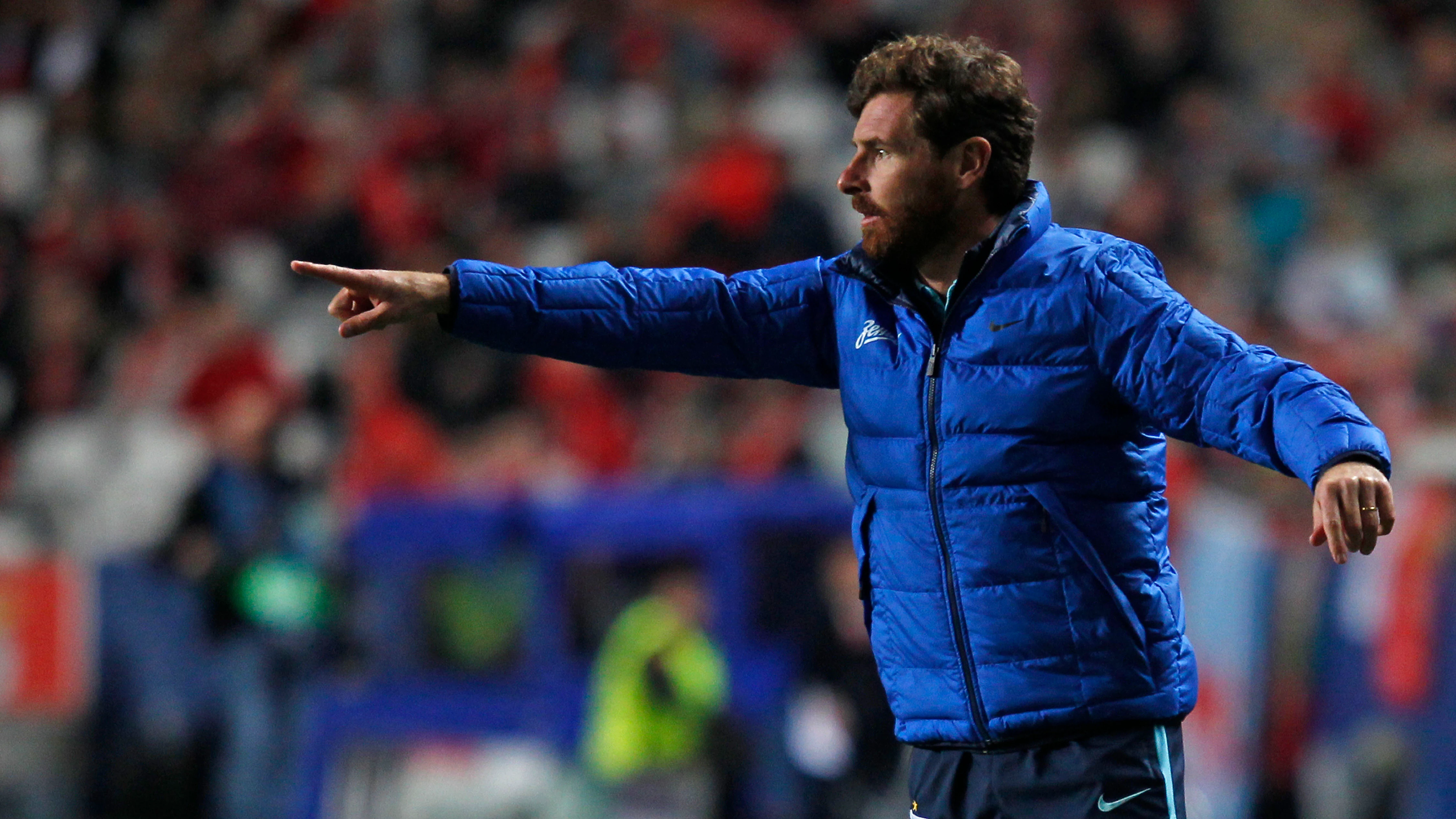 Villas-Boas dirigiendo un partido del Zenit Villas-Boas dirigiendo un partido del Zenit