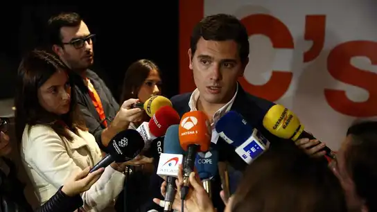 Albert Rivera ante los medios Albert Rivera ante los medios
