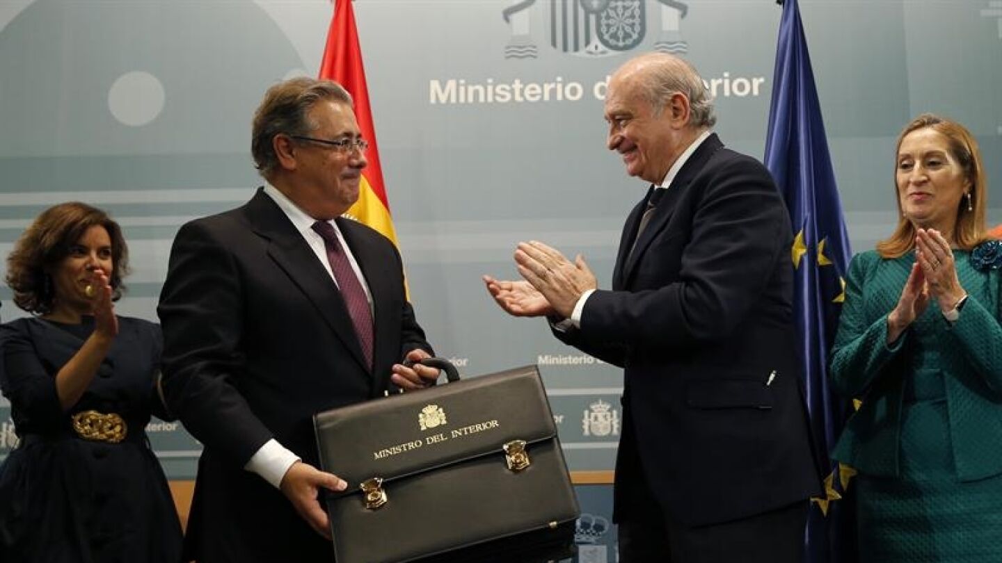 El ministro del Interior, Juan Ignacio Zoido, con Jorge Fern&aacute;ndez D&iacute;az, Soraya S&aacute;enz de Santamar&iacute;a y Ana Pastor