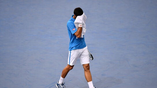 Djokovic se lamenta tras perder un punto ante Cilic