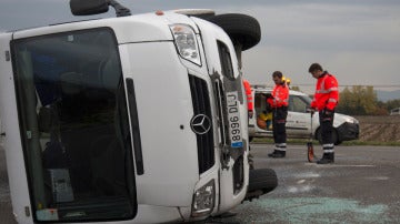 Siete heridos, seis de ellos niños, al chocar un minibús con un coche en Vitoria