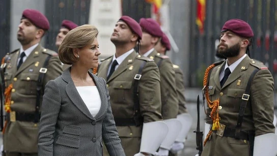 María Dolores de Cospedal pasa revista a las tropas María Dolores de Cospedal pasa revista a las tropas