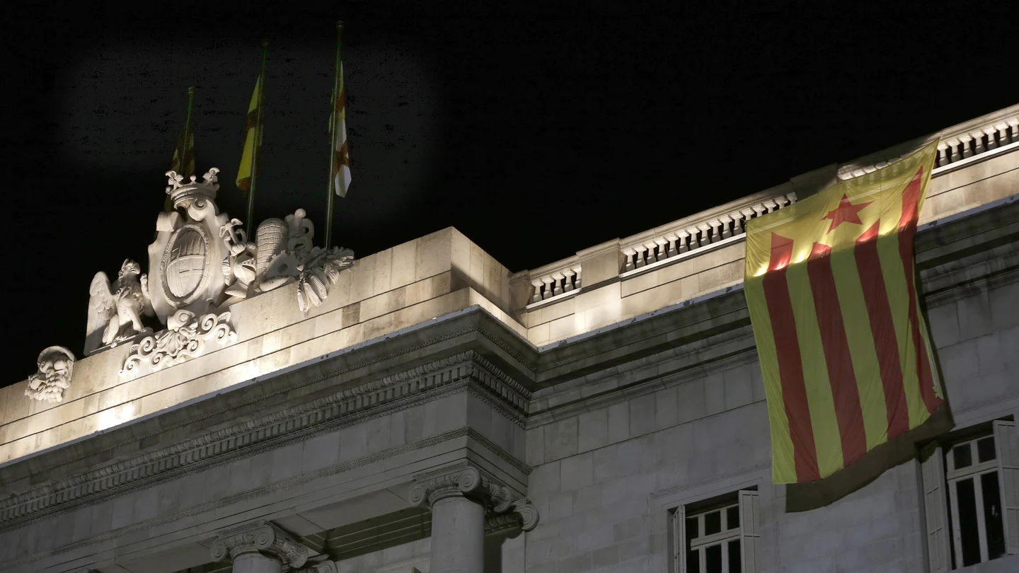 Estelada colocada en la fachada del Ayuntamiento de Barcelona Estelada colocada en la fachada del Ayuntamiento de Barcelona