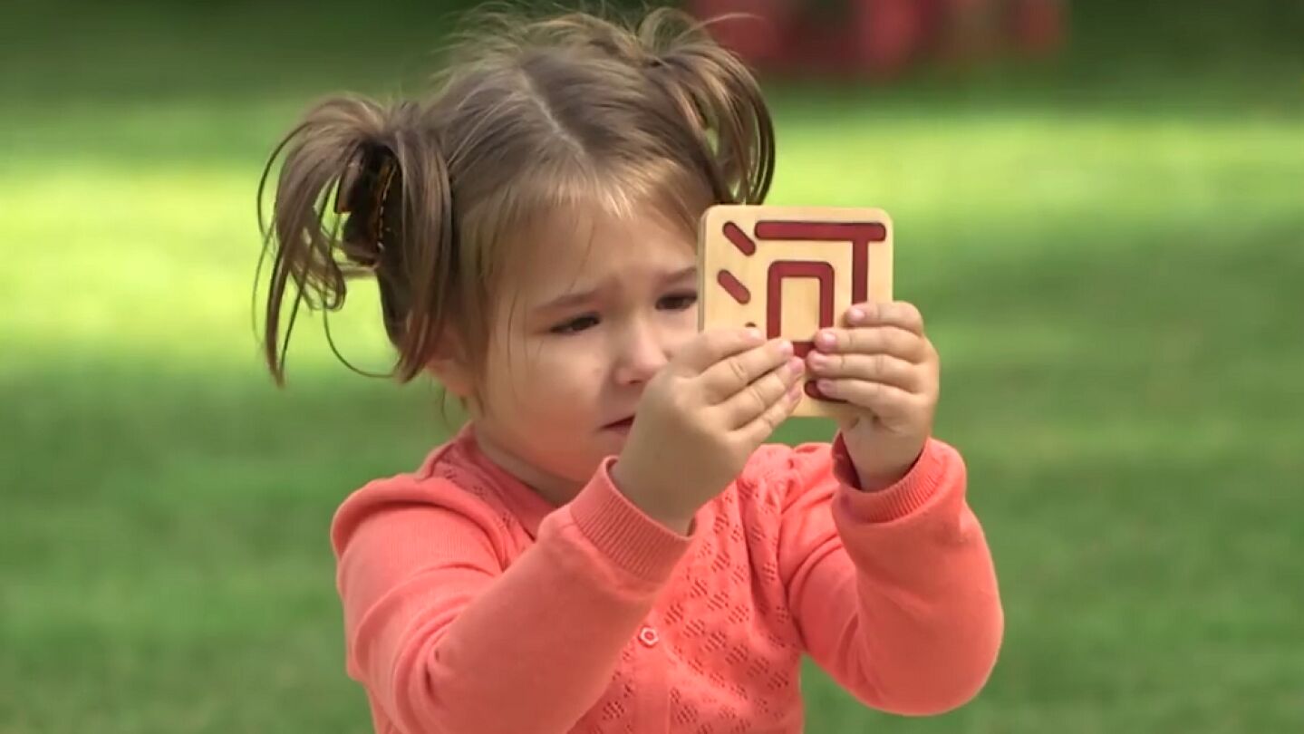 Bella Devi&aacute;tkina sorprendi&oacute; al mundo al mostrar que a sus cuatro a&ntilde;os sabe hablar siete idiomas