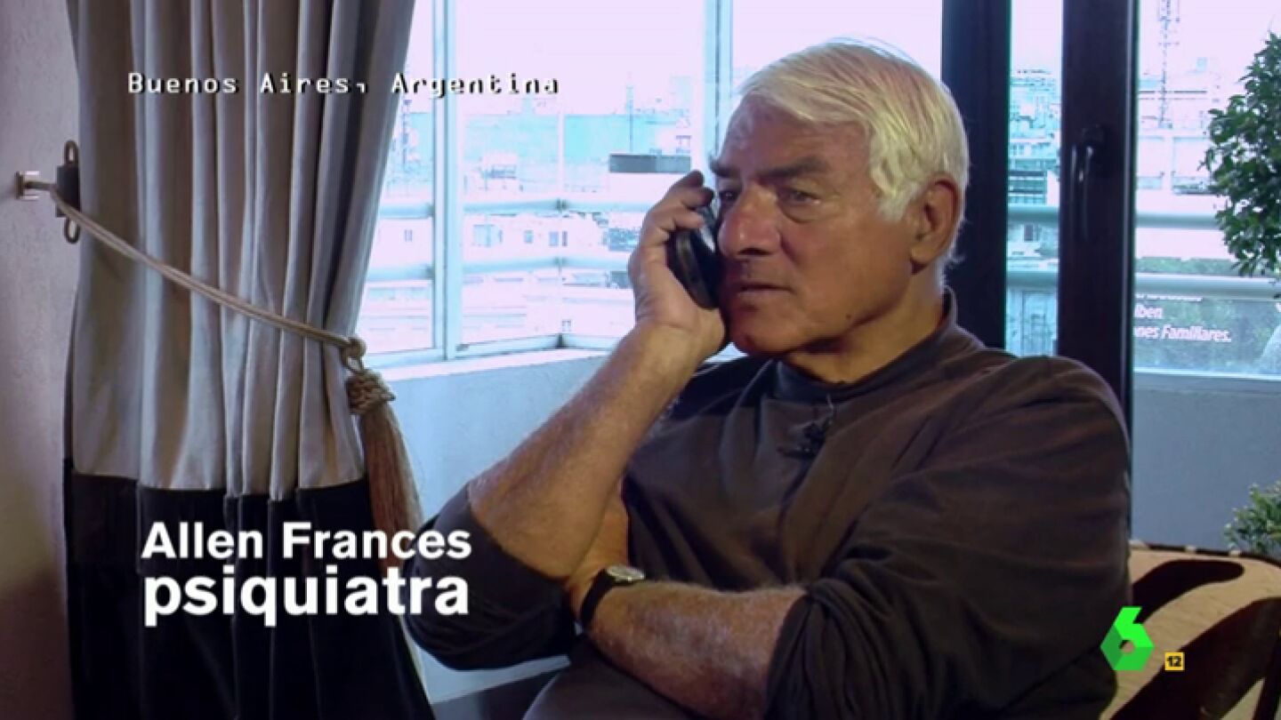 Frame 84.153885 de: Allen Frances, psiquiatra: "Las compa&ntilde;&iacute;as venden la enfermedad para vender la p&iacute;ldora; la pastilla no ayuda al cliente, solo les da beneficios"