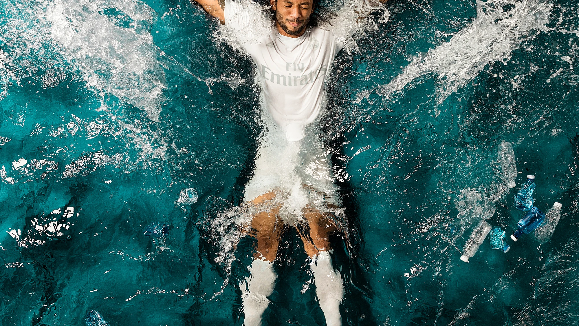 Campaña promocional de Marcelo con la camiseta reciclada