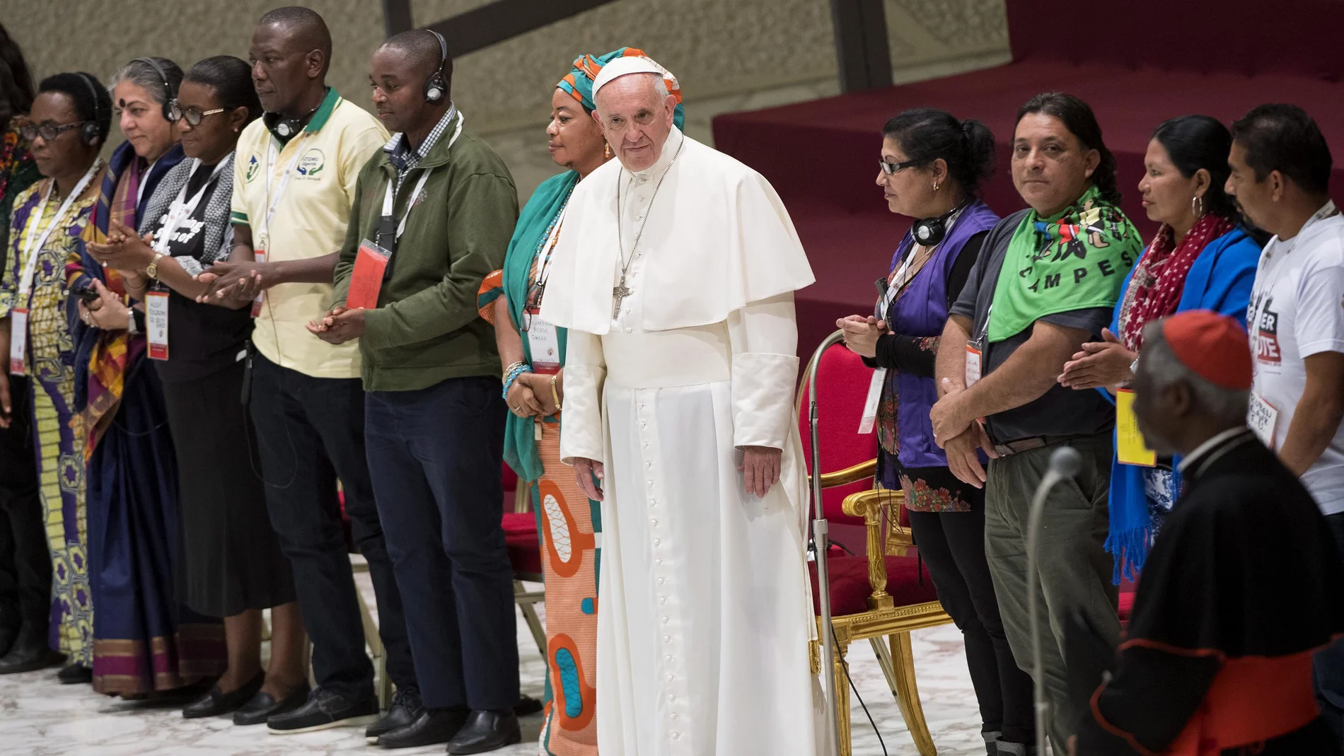 El papa clama contra el "ídolo-dinero" y denuncia la "bancarrota de la humanidad"