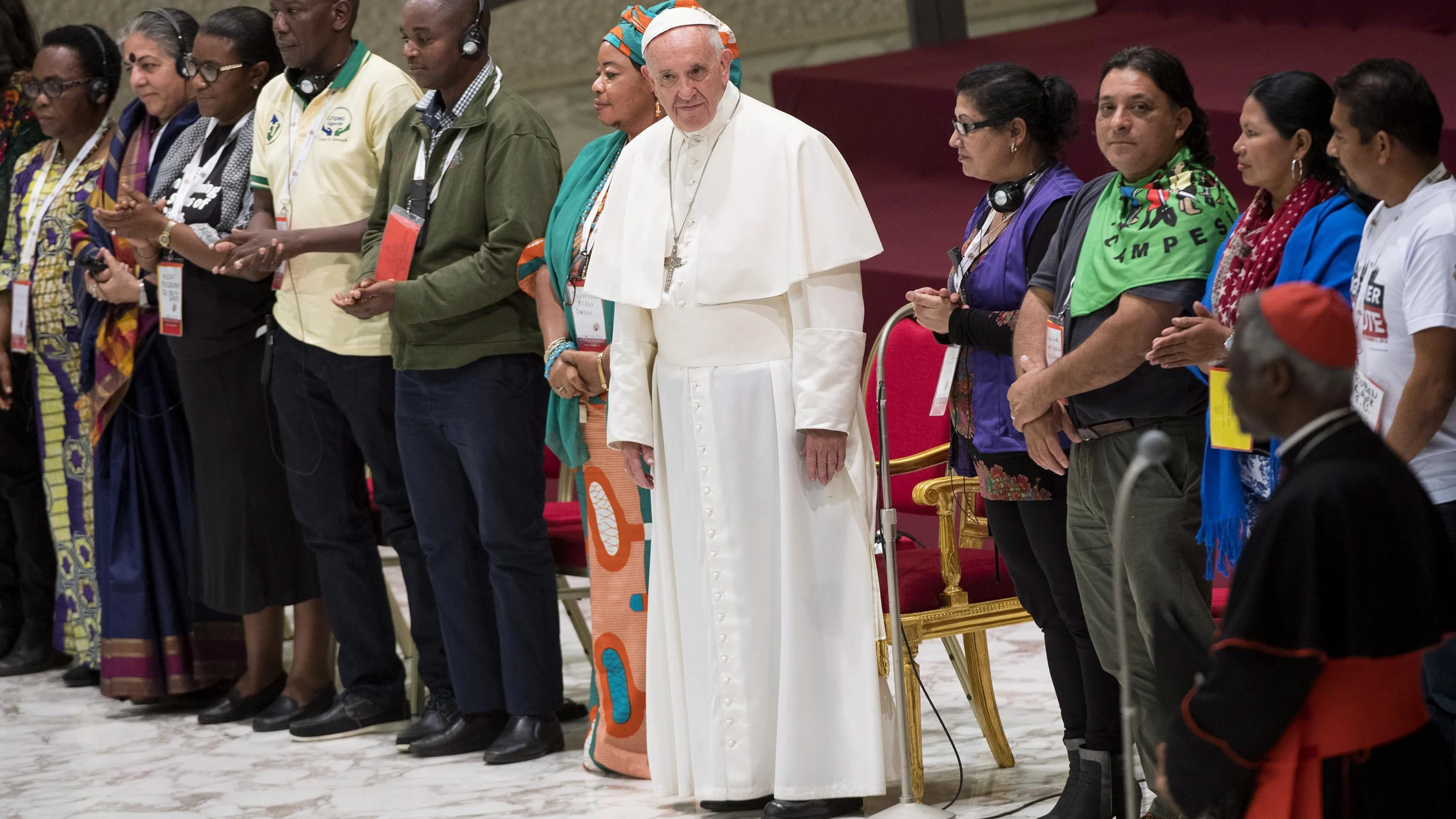 El papa clama contra el "ídolo-dinero" y denuncia la "bancarrota de la humanidad"