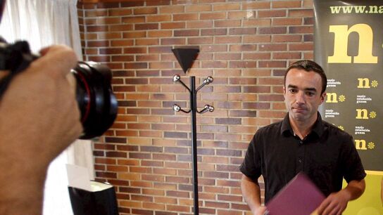 Mikel Irastorza en una rueda de prensa como representante del Foro de Debate Nacional