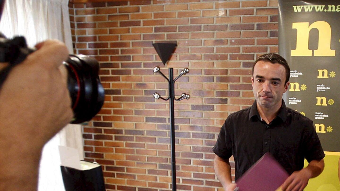Mikel Irastorza en una rueda de prensa como representante del Foro de Debate Nacional