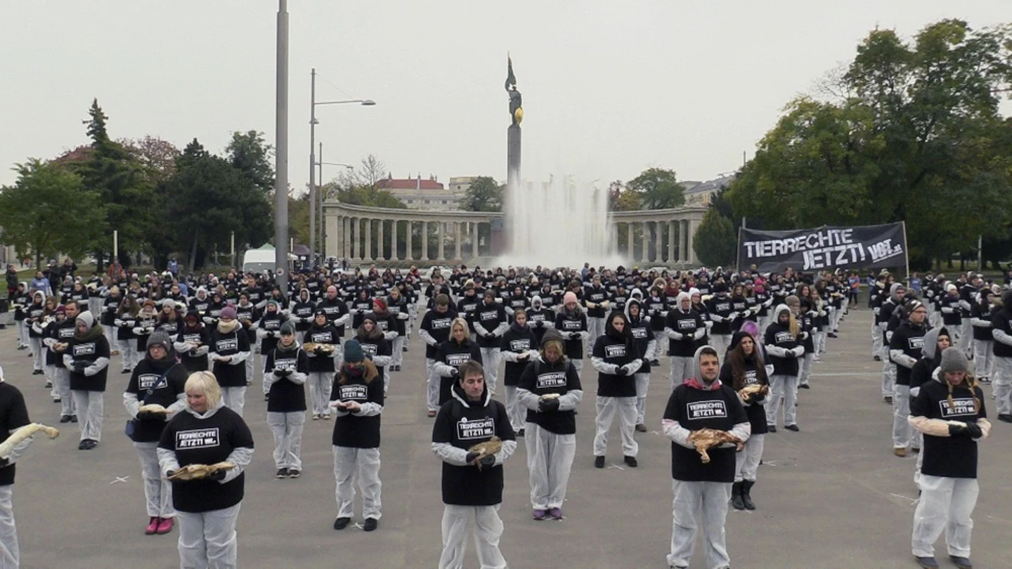 Unas 650 personas, según los organizadores, protestaron en Viena contra la explotación y el maltrato a los animales Unas 650 personas, según los organizadores, protestaron en Viena contra la explotación y el maltrato a los animales