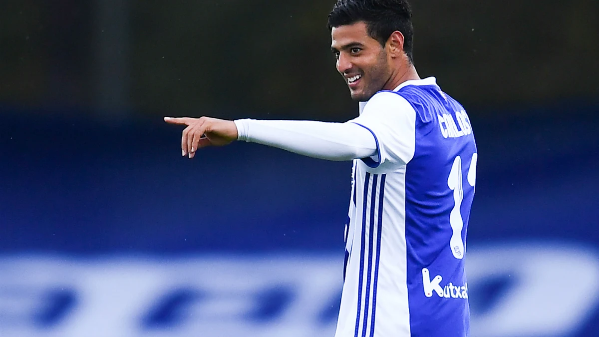 Vela celebra un gol con la Real Sociedad