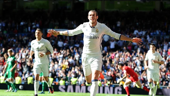 Gareth Bale celebra uno de sus goles en el Santiago Bernabéu Gareth Bale celebra uno de sus goles en el Santiago Bernabéu