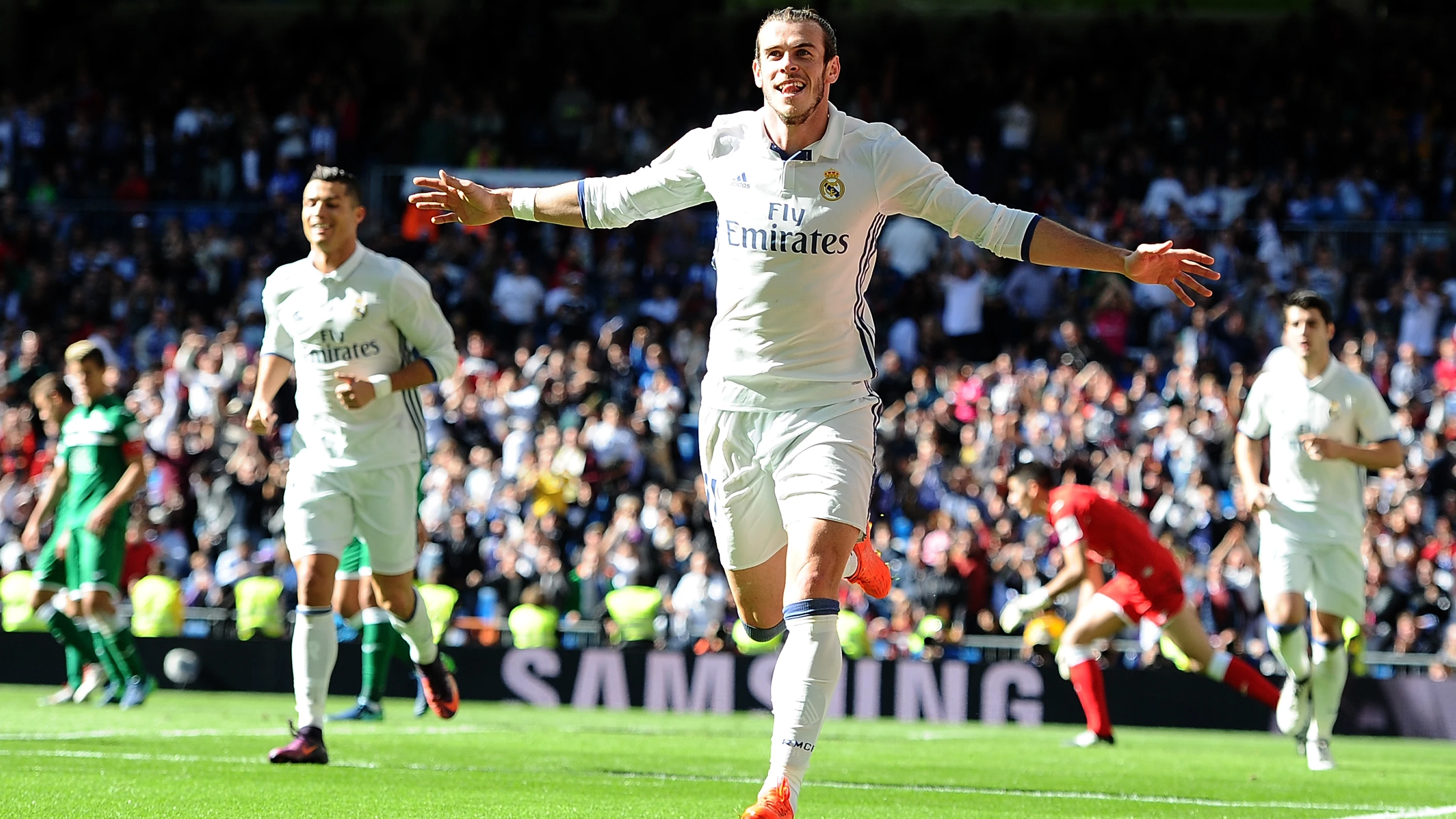 Gareth Bale celebra uno de sus goles en el Santiago Bernabéu