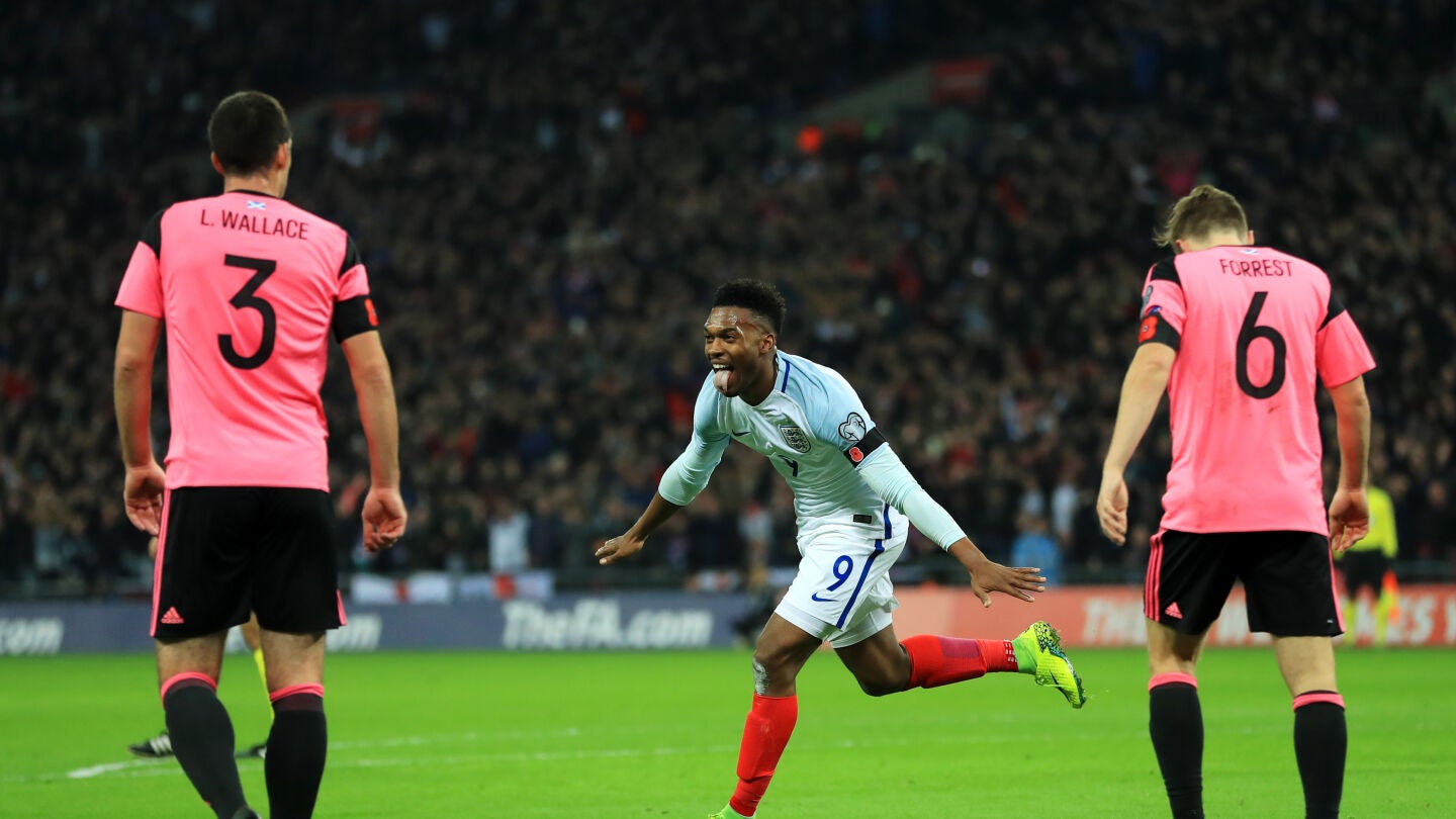 Sturridge celebrando un gol frente a Escocia