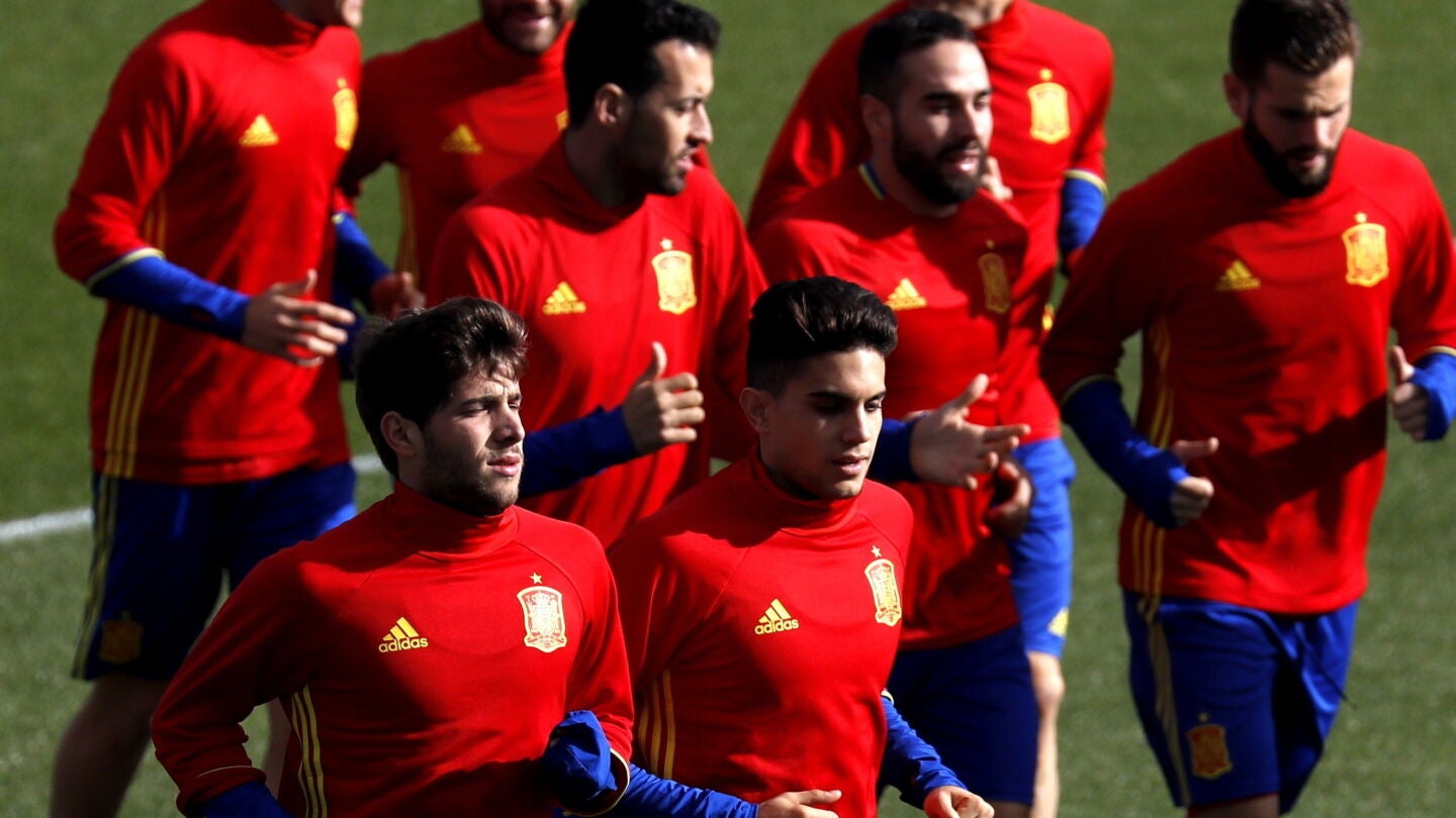 Marc Bartra, durante el entrenamiento de la Selecci&oacute;n