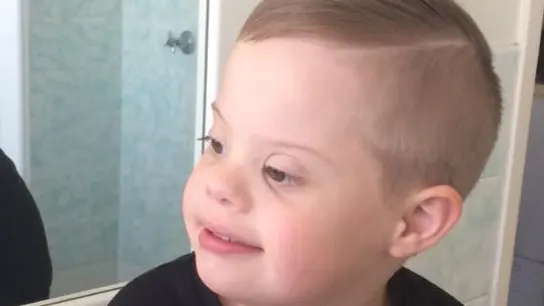 Parker Myles después de cortarse el pelo Parker Myles después de cortarse el pelo