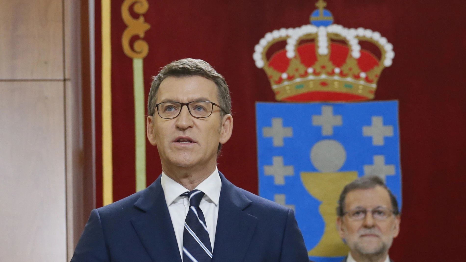 Alberto Núñez Feijóo, promete su cargo como presidente de la Xunta de Galicia, en presencia del presidente del Gobierno, Mariano Rajoy