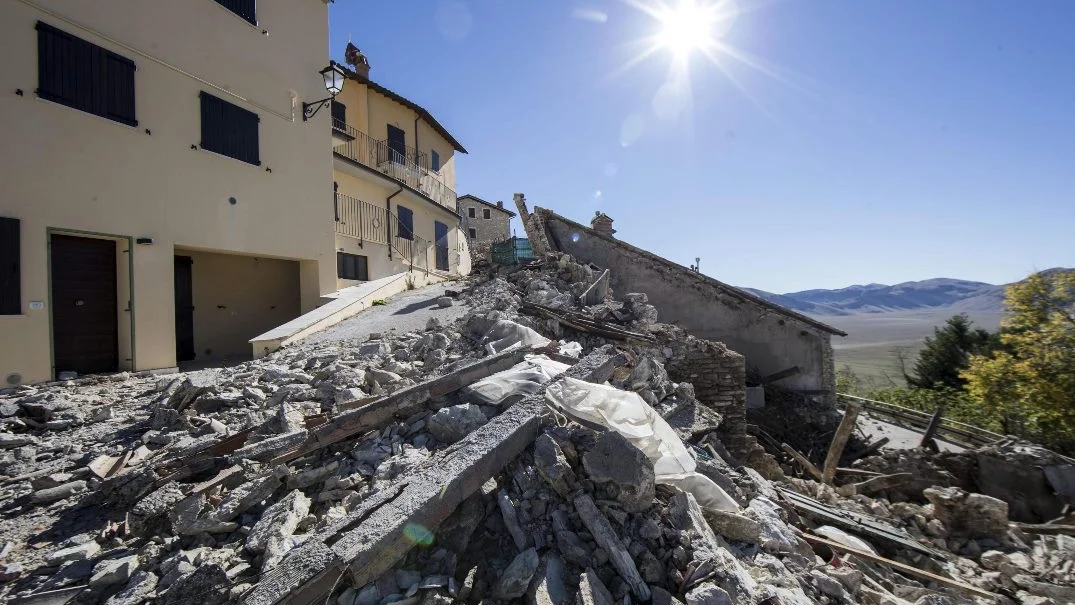 Una vivienda derruida en Castelluccio di Norcia, Italia, tras un terremoto (Archivo)