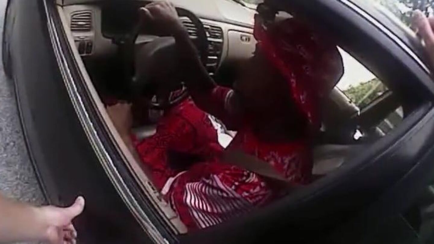 Im&aacute;genes de la c&aacute;mara del agente antes de la muerte de Samuel Dubose