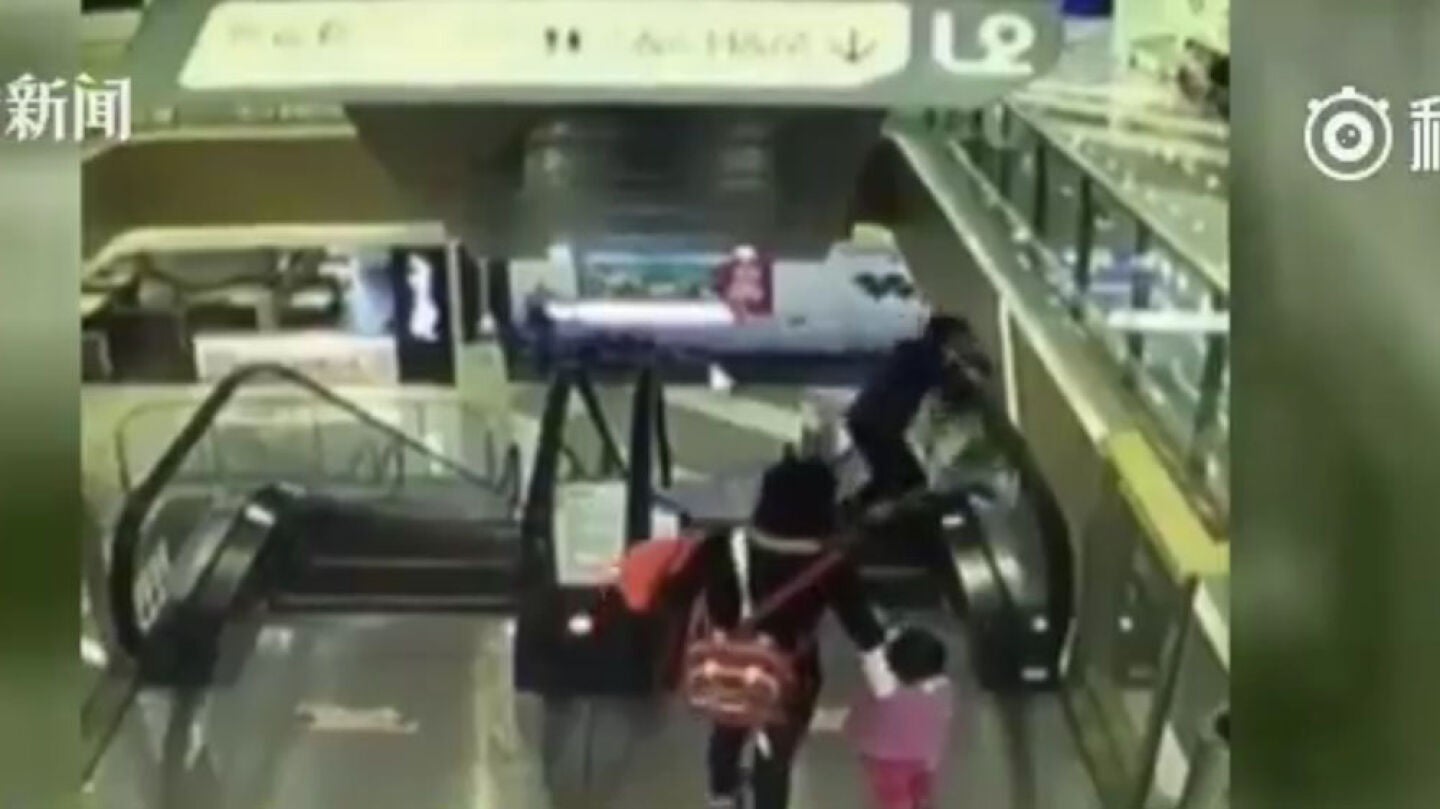 Accidente en unas escaleras mec&aacute;nicas de China