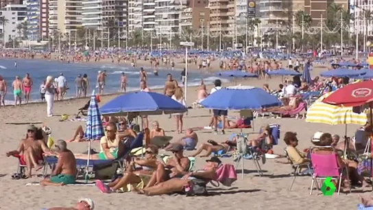 Frame 0.73864 de: El brexit provoca un efecto contrario al esperado en Benidorm donde la ocupación ha aumentado respecto al año pasado Frame 0.73864 de: El brexit provoca un efecto contrario al esperado en Benidorm donde la ocupación ha aumentado respecto al año pasado