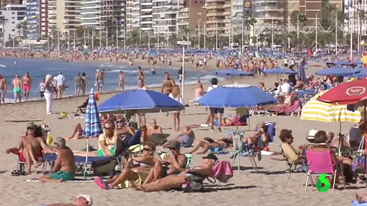 Frame 0.73864 de: El brexit provoca un efecto contrario al esperado en Benidorm donde la ocupación ha aumentado respecto al año pasado